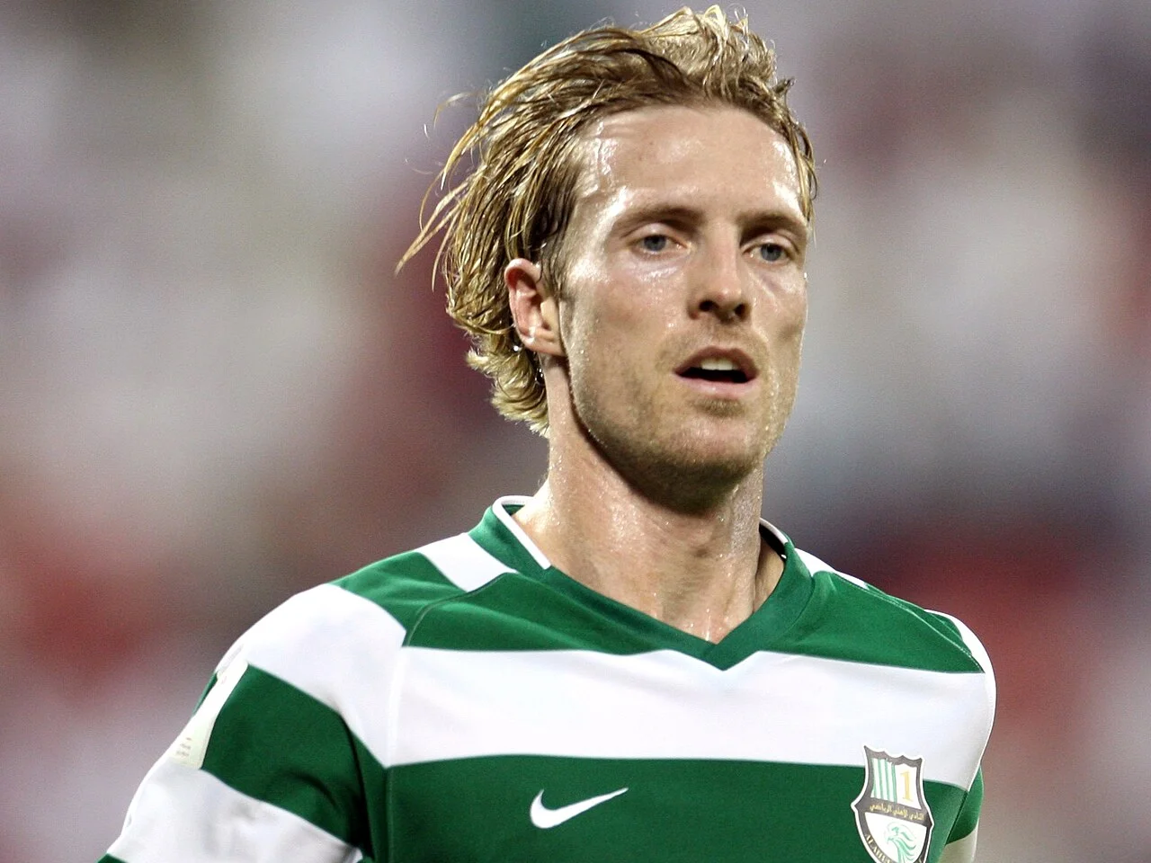 Christian Wilhelmsson i Al Ahli SC:s grönvitrandiga matchtröja under utlåningen till Qatar 2011